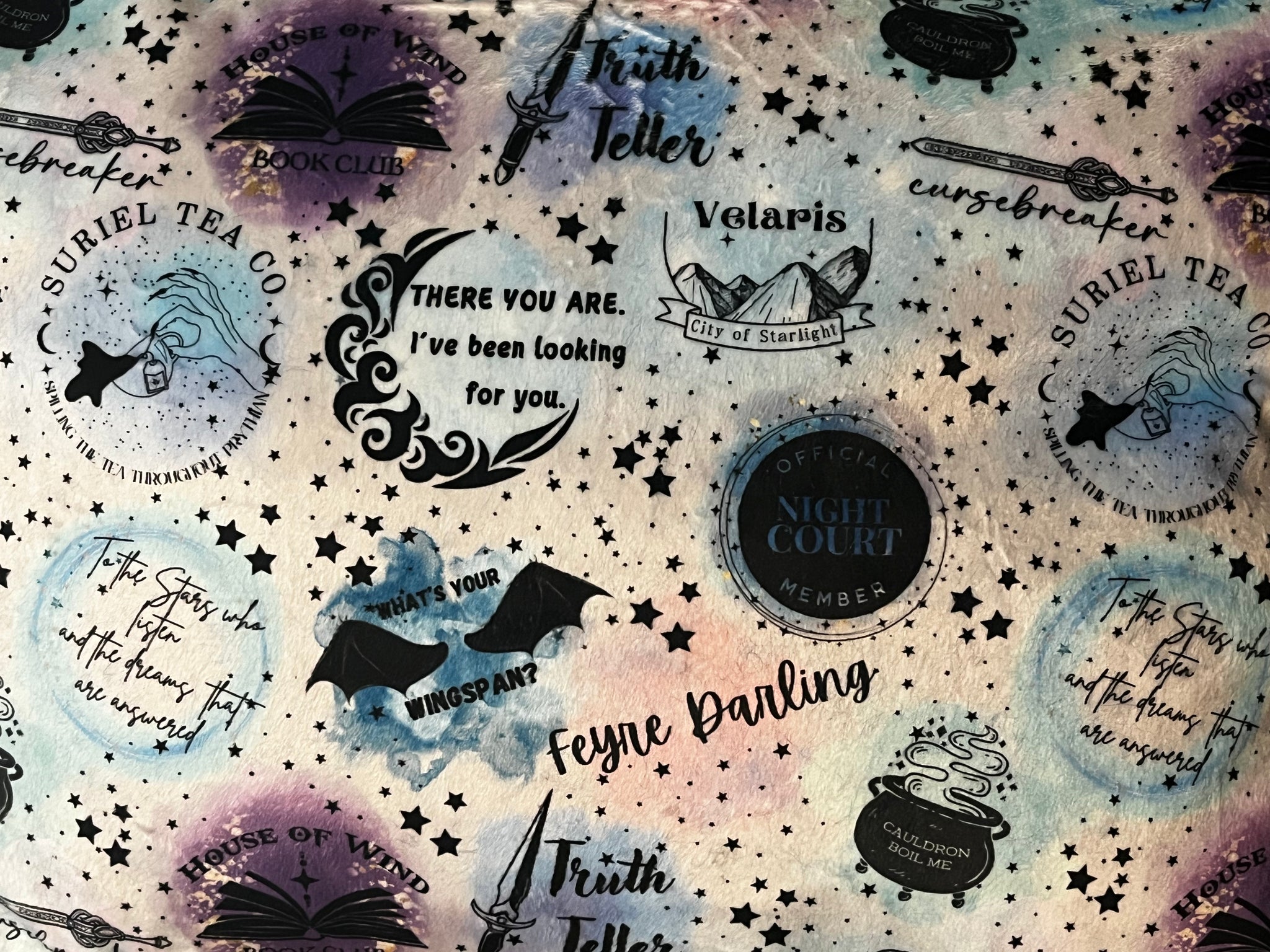 Bookish Theme/Royal Hide Standard Size Zippered Pillowcase & Cuddle Dreamz Pillow Insert
