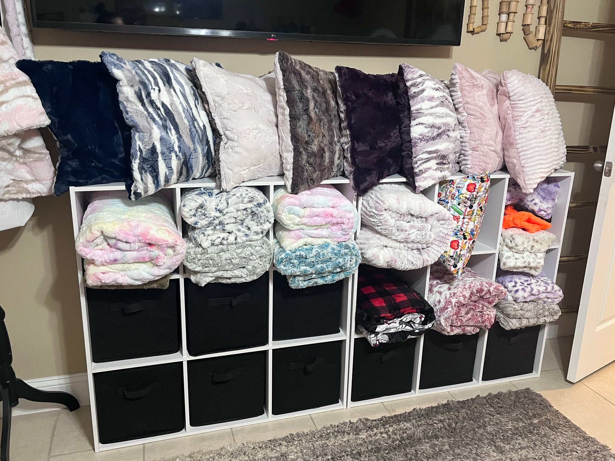 Elderberry Frosted Himalayan/Berry Hide Zippered Pillowcase with Sweet Dreamz Pillow Insert